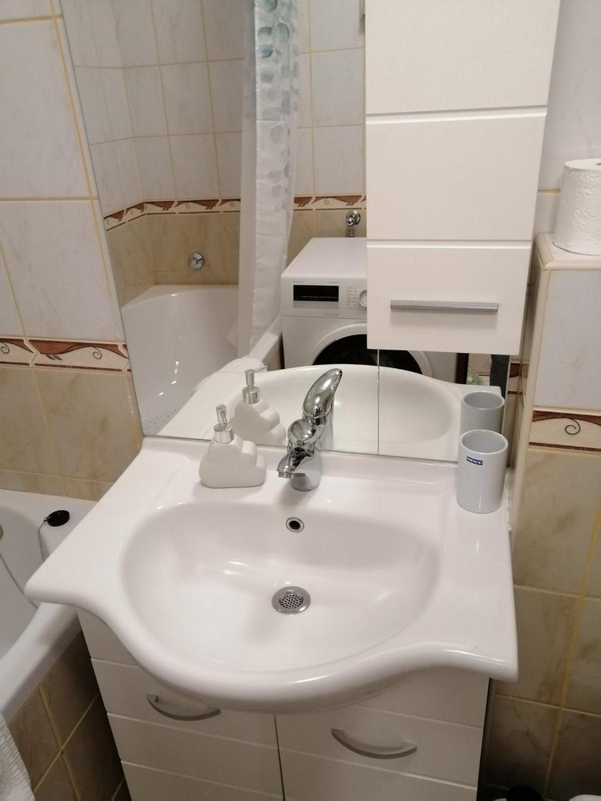 Apartment Meli วาราชดีน ภายนอก รูปภาพ